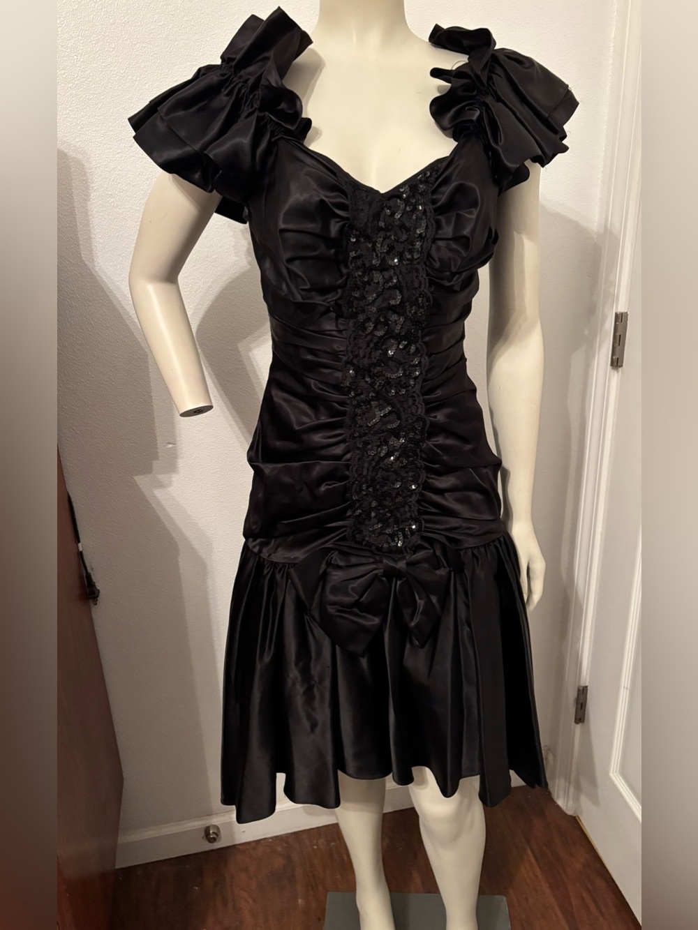 Vintage 80’s Steppin' Out Black Satin Dress with Ruffle Shoulders 3 ( 0/2)